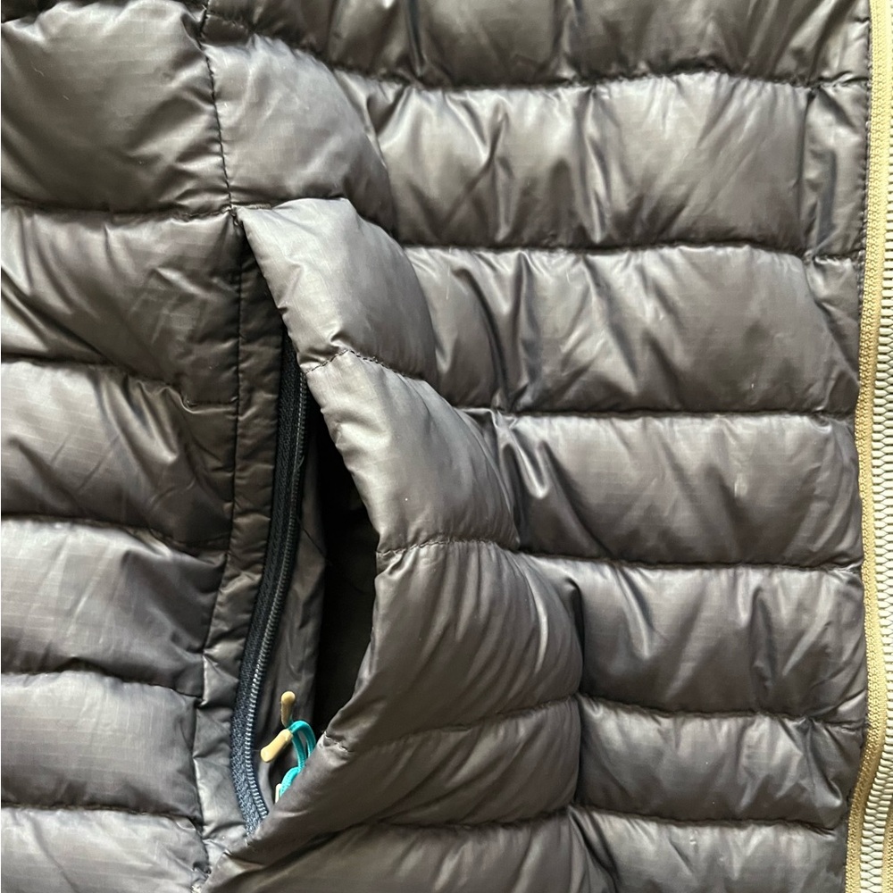 ‼️SOLD‼️ Cotopaxi Men's Fuego Hooded Puffer Jacket - Olive, Navy & Teal Stripes - Picture 8 of 11